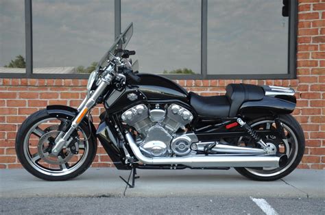 Only 11 000 km run, forward controls, remuß exhaust system, ident side. 2011 Harley Davidson V Rod Muscle