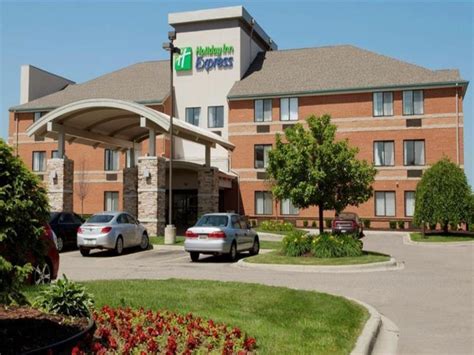 Holiday Inn Express Romulus Detroit Airport In Romulus Mi Room Deals Photos And Reviews