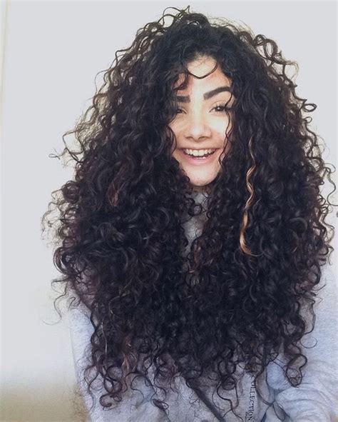 pin de kelsey ramsky em curly meninas com cabelo encaracolado cachos compridos cabelo lindo