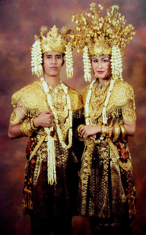 gambar  nama pakaian adat tradisional   provinsi  indonesia tasik cyber