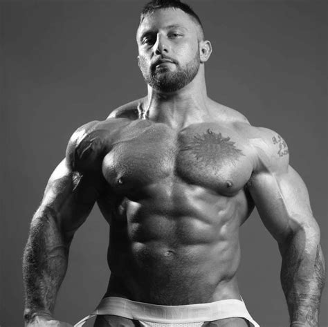 Pin By Frank Javier On Flex Those Guns Hot Beards Male Physique