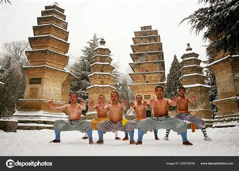 Shaolin Monks Train Shaolin Kungfu Shaolin Temple Songshan Central