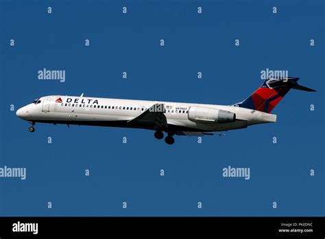 Boeing 717 200 N919at Operated By Delta Air Lines On Approach To San