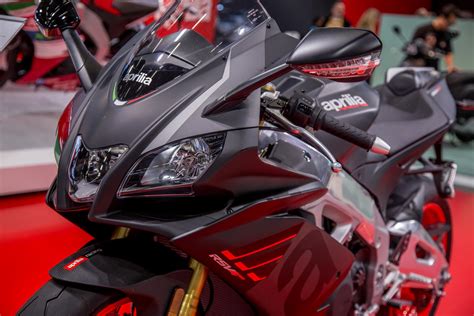 Aprilia's flagship sportsbike returns for 2020: Aprilia RSV4 RR und RSV4 RF 2019
