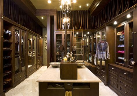 A Closet Any Woman Would Die For Classique Armoire Et Dressing San Diego Par Robeson