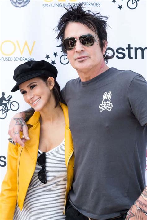 Mötley Crües Tommy Lee Shows Off Wife Brittany Furlans 100 Percent