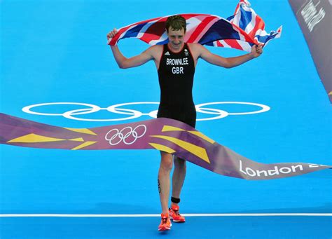 Britains Alistair Brownlee Swims Cycles And Runs To Olympic Gold In