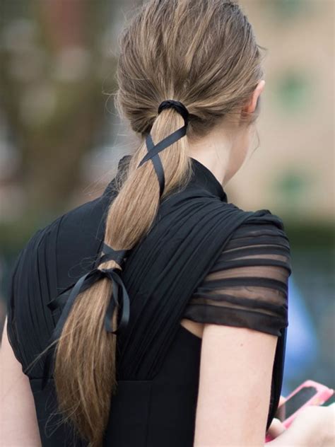 35 Easy Ponytail Hairstyles To Try This Summer 2021 Page 11 Of 11