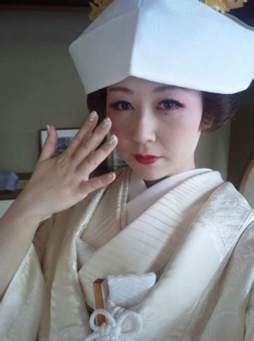 花の色は 移りにけりな いたづらに 色褪せぬ乙女の歌 とくとお聴きあれ. 東村アキコは性格悪い？上から目線で連載を休載にしてしまっ ...