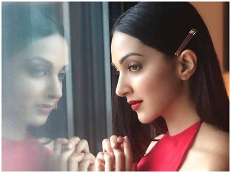 Kiara Advani Looks Gorgeous In Red Hindi Movie News Times Of India