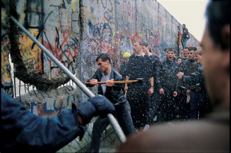 30 Ans Après La Chute Du Mur De Berlin Changer Le Monde à Coups De