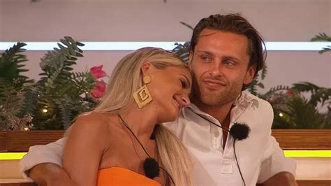 Love Island Hunk Had Friends With Benefit Co Star Romance That