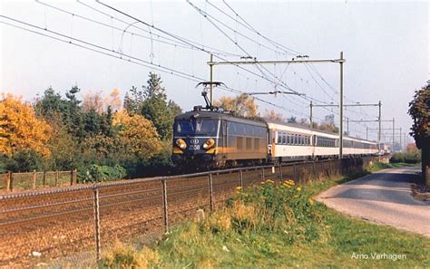 Nederlandse Rijtuigen Inttrein Te Roosendaal Train Tracks Railroad