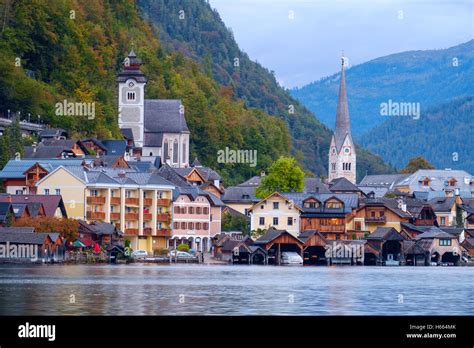 Berühmte Dörfchen Hallstatt Mit Hallstätter See In Den österreichischen