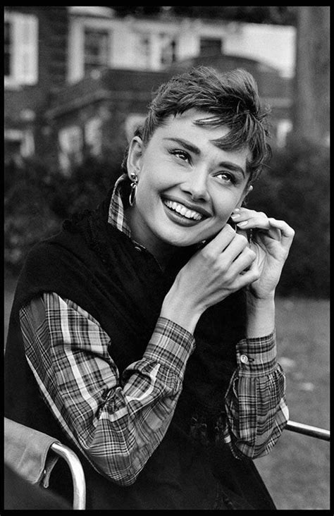 Audrey Hepburn During Filming Of Sabrina In New York 1954 R