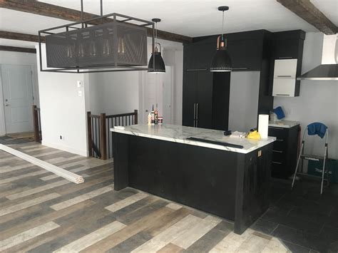 Obtenez 3 soumissions gratuites pour votre revêtement de plancher de cuisine. Cuisine plancher bois de grange - Construction D. St-Onge