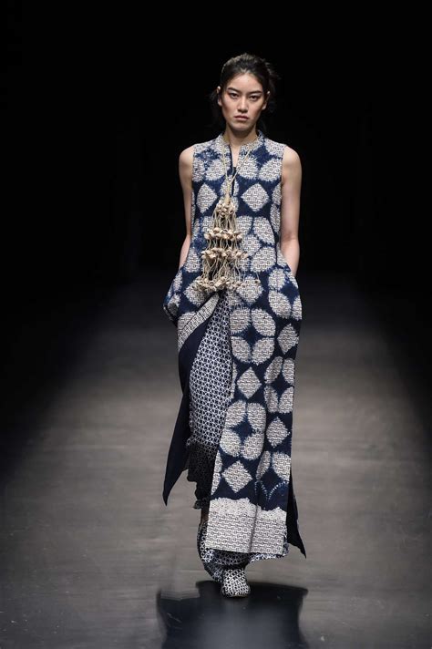 Indonesia Fashion Week Fall 2018 Tokyo Model Baju Wanita Model