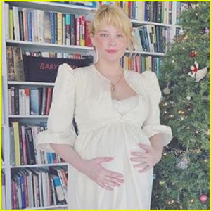 Is Haley Bennett Pregnant Here Are The Real Facts