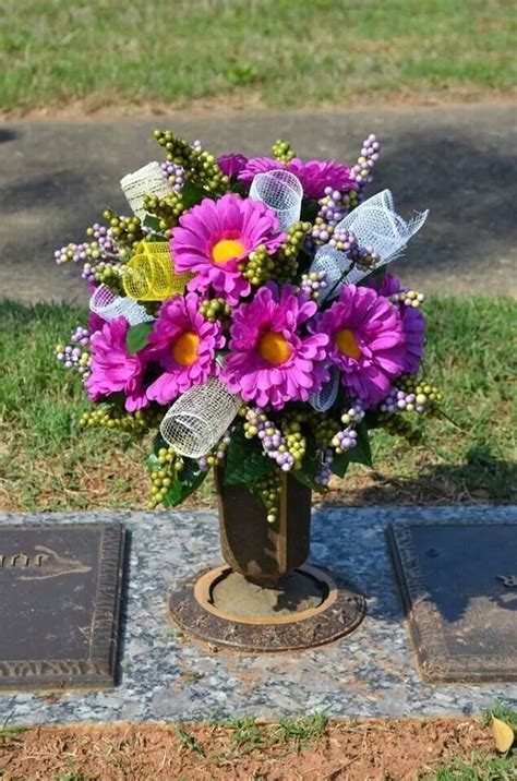 This Is So Pretty Funeral Floral Cemetery Flowers Memorial Flowers