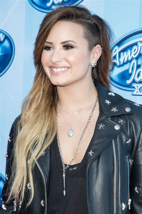 Demi Lovato chops off all her hair: Debuts sleek new do | New Idea Magazine