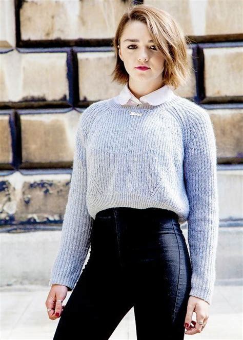 Maisie Williams Is Looking Great In This Casual Grey Sweater And High