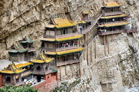 Construcciones Que Desafían A La Gravedad En Peñones Y Acantilados 10