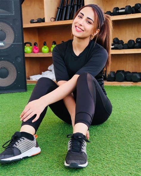 Ushna Shahs Workout Pictures Is A Proof That She Is A Fitness Freak