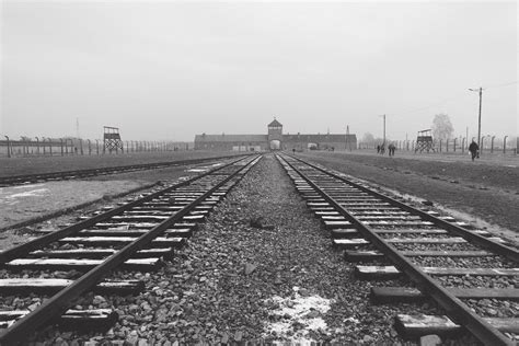 Campi di concentramento e sterminio: Visitare Un Campo di Concentramento: Esperienza ad ...