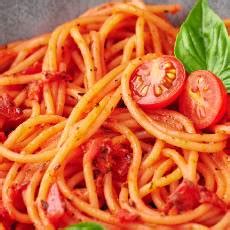 Receta de espagueti rojo con tomate fácil de preparar Mandolina