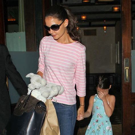 Suri Cruise Is Crying As She Leaves A Nyc Hotel With Mom Katie Holmes