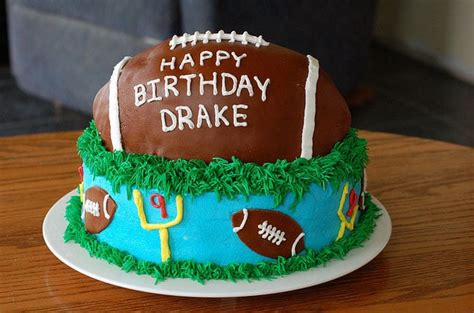 De mariage ou de baptême ? Birthday Touchdown | Unique Birthday Cakes For Baby and ...