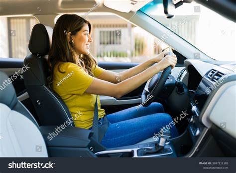 6290 Woman Driving Side View Images Stock Photos And Vectors Shutterstock