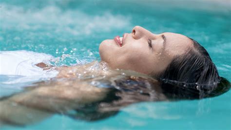 Vorsicht Das Macht Chlor Im Schwimmbad Mit Deiner Haut Buntede