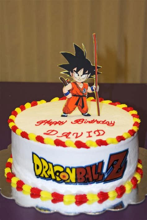 Dragonball z cake complete with handmade shenron, dragonballs and handpainted super saiyan goku. Un cumple de Dragon Ball Z ¡Kame Hame Ha! | Tips de Madre®