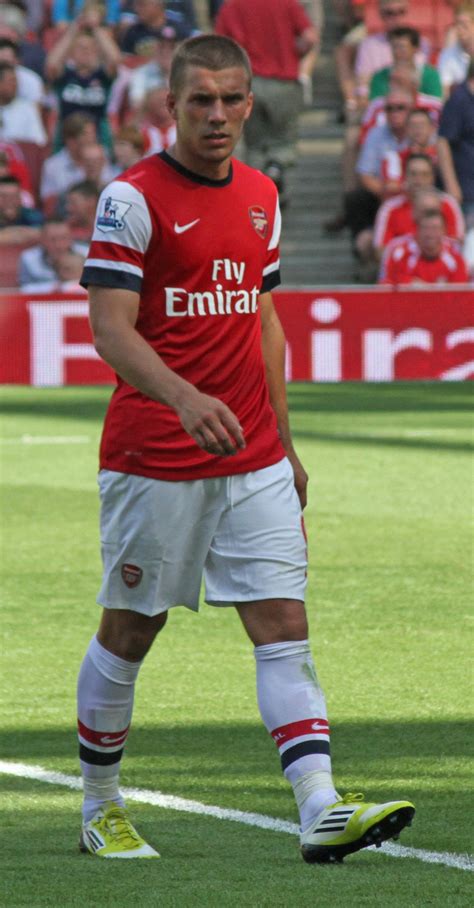 Weil dafür kein sicherheitskonzept vorlag, wurde ihm das erscheinen untersagt. File:Lukas Podolski, 2012-08-18.jpg - Wikimedia Commons