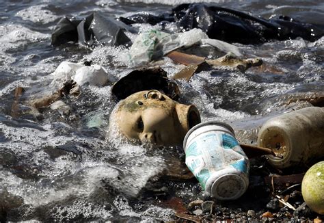 11 Disgusting Pictures Of Pollution In Rios Toxic Water For The Win