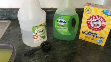 Mix up a few drops of dish soap (not dishwasher detergent) in a. Getting grease off your walls | Cleaning grease, Cleaning ...