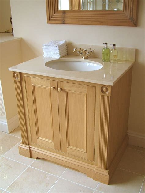 Traditional Oak Vanity Unit With Reeded Columns And Under Mounted