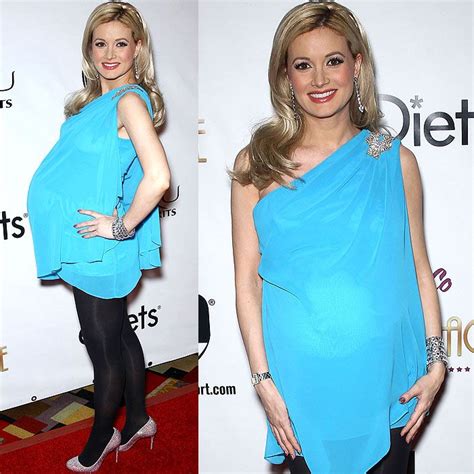 20 Heavily Pregnant Celebrities In High Heels Pregnant Celebrities Stylish Swimsuits