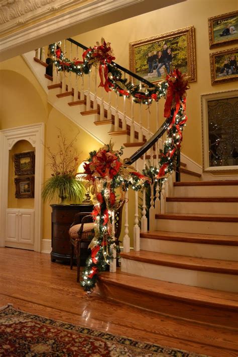 20 Christmas Decorations For Stair Rail