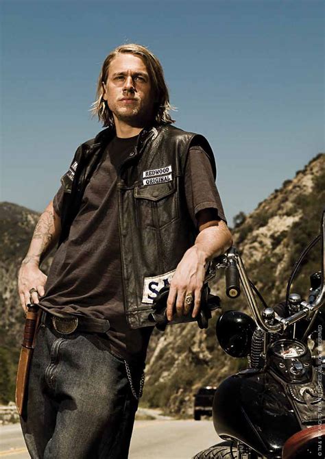 Clatto Verata ‘sons Of Anarchys Charlie Hunnam Revs Up For