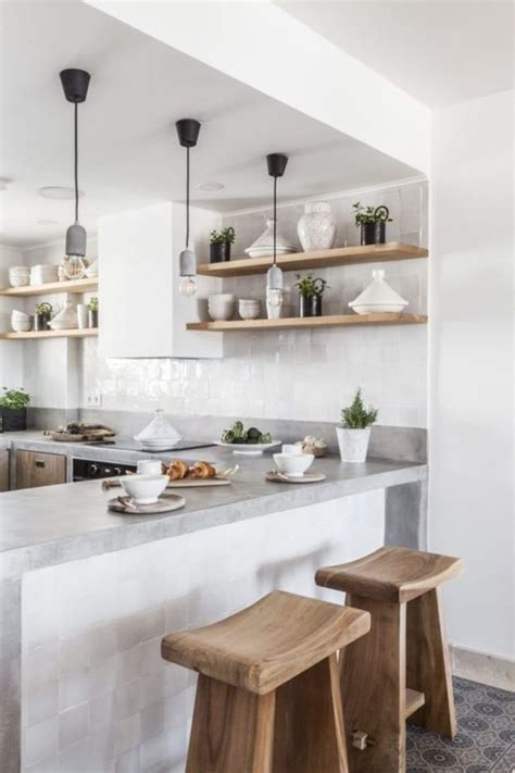 Lamparas de techo, de sobremesa, de pie, focos o luz ambiental, cada una por si misma y varias en conjunto encuentra el modelo perfecto para el diseño y la decoración de tu salón. Lámparas de techo en la cocina, ¿te sumas a esta tendencia ...