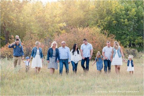 Extended Family Photos with Metzgers | Big family photos, Large family photos, Winter family photos