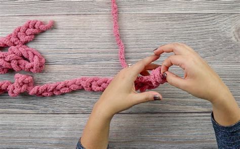 Finger Knitted Blanket Tutorial Simply Edged Finger Knitting