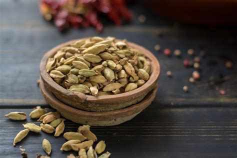 15 Health Benefits Of Cardamom Reduced Risk Of Diabetes And Improved