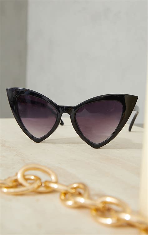 black extreme cat eye sunglasses prettylittlething usa