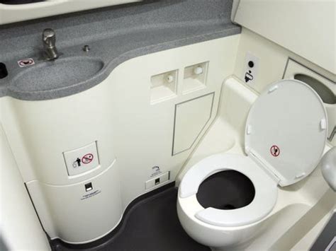 Ask The Captain Can Pilots Use The Lavatory During Flight
