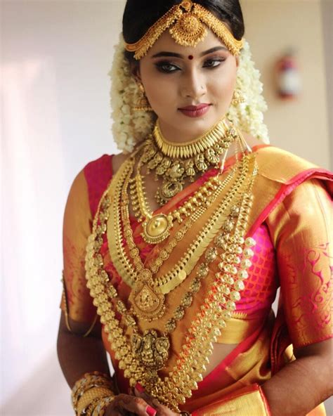 Brides In Kerala Cool Kerala Hindu Bride In Red Saree Boudoir Paris