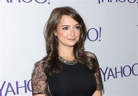 Q A Milana Vayntrub Aka AT T S Lily Tells Us About Directing Her First Commercials