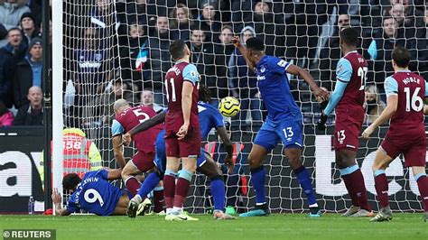 West Ham 1 1 Everton Dominic Calvert Lewin Header Cancels Out Issa Diop Opener Daily Mail Online